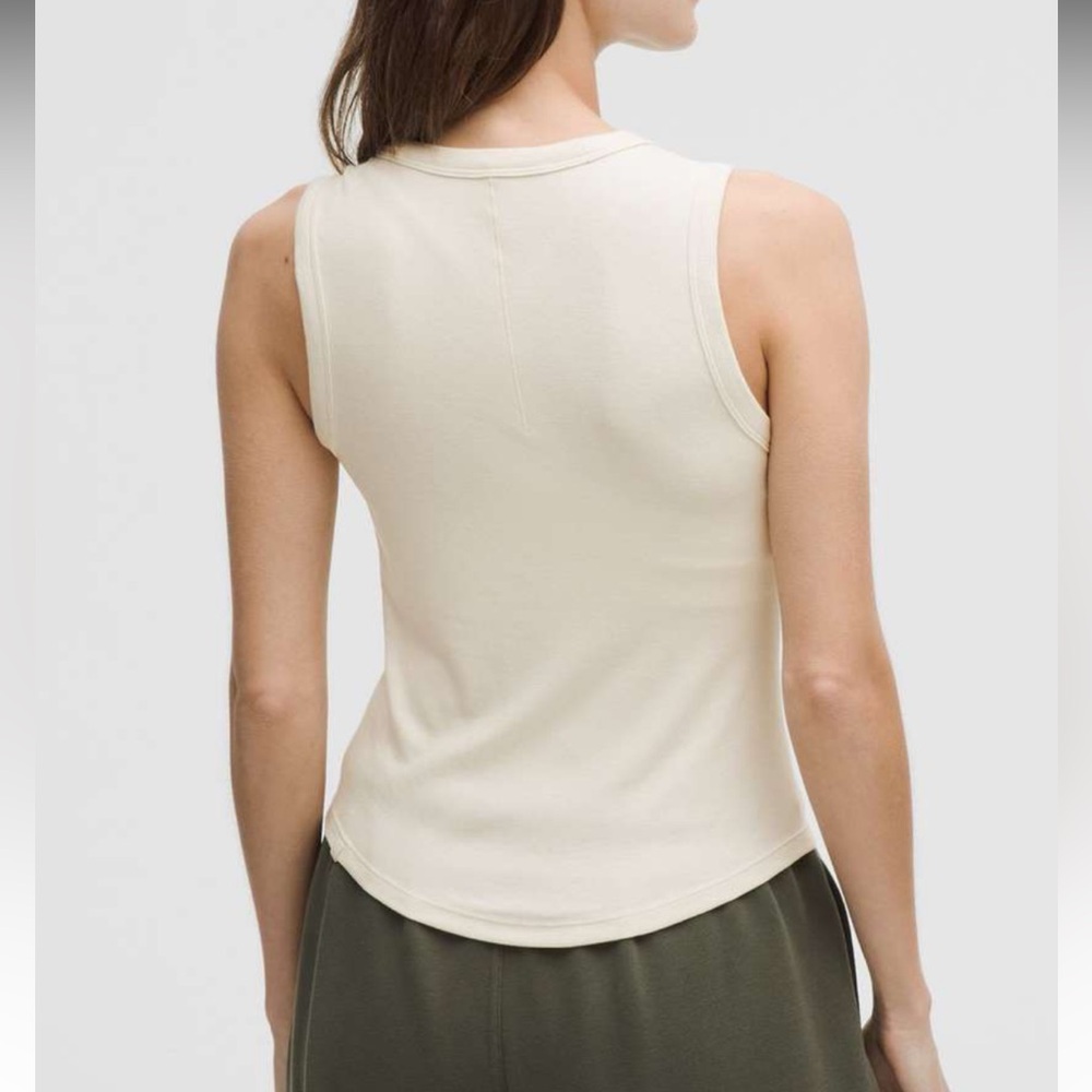Lululemon Hold Tight Crewneck Tank Top  Waist Length size appx. 6